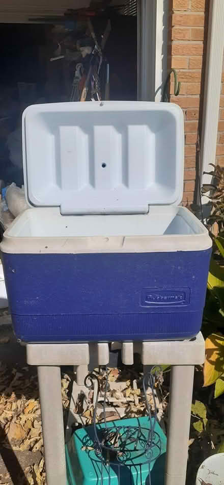 Photo of free Rubbermaid cooler (Crestwood near Princeton Halls) #3