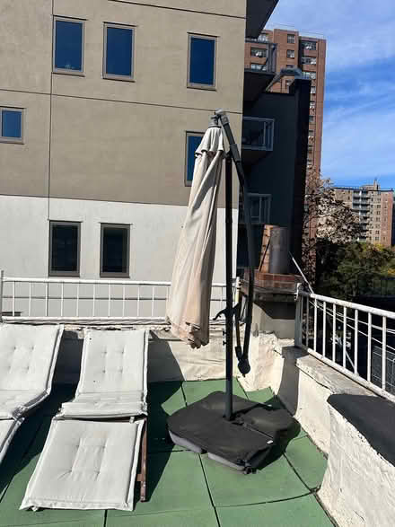 Photo of free 4 lounge chairs (East Village) #2