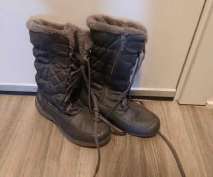 Photo of free women's winter boots size 9 20874 #1