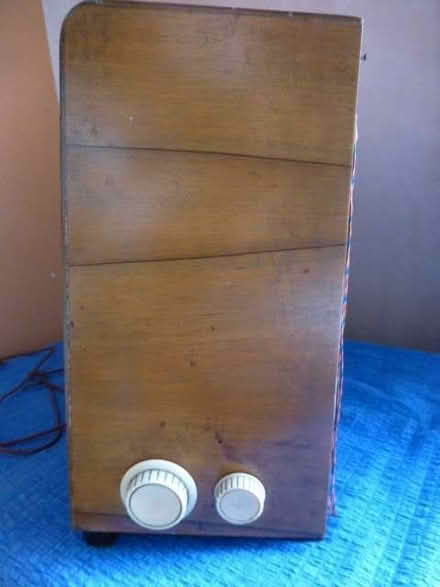 Photo of free old valve radio (Coventry CV1) #3