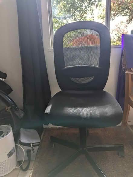 Photo of free Desk chair (Vancouver/Portland metro area) #1