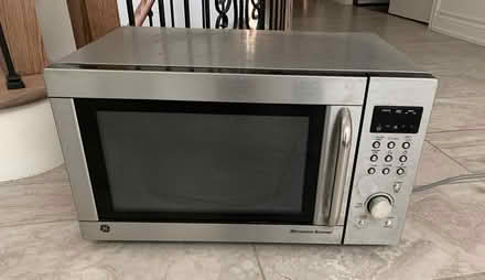 Photo of free working GE Microwave (Toronto) #1