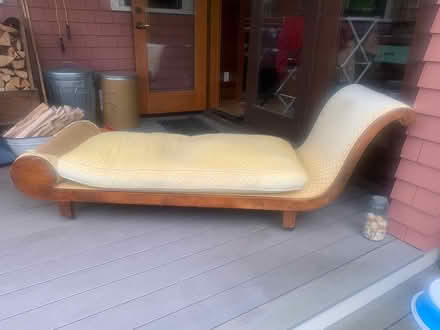 Photo of free Victorian chaise (ne near mlk and ainsworth) #1