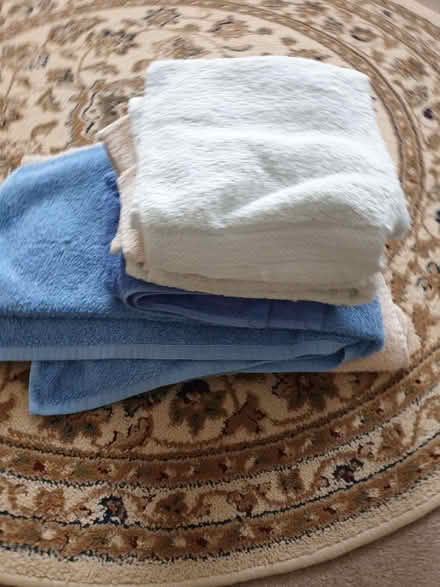 Photo of free Hand & bath towels (Eaton Bray LU6) #1