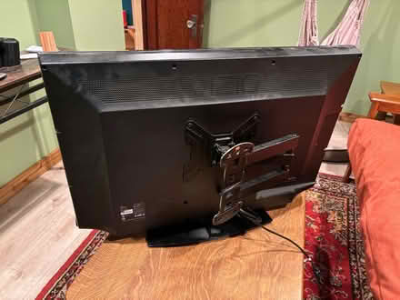 Photo of free Flat screen tv with bracket (Arbor lodge) #2