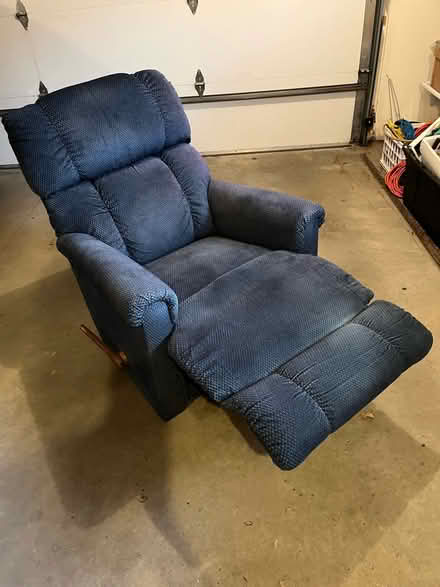 Photo of free Recliner chair (Albert Lea west near ice arena) #1