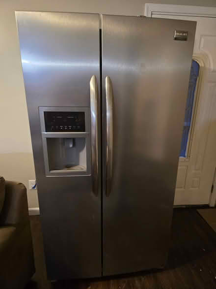 Photo of free fridge (Glen Burnie) #1