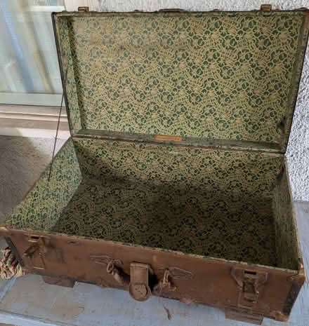 Photo of free Very old steamer trunk (NE Portland (Laurelhurst)) #2