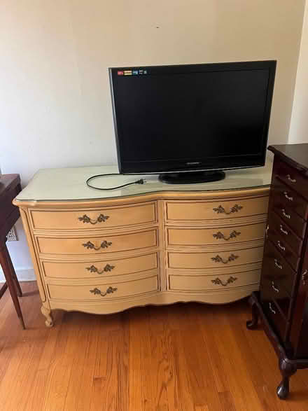 Photo of free bedroom set (Winfield) #2