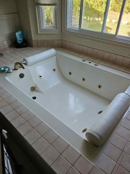 Photo of free Double bath jet tub for two (Chatsworth) #1