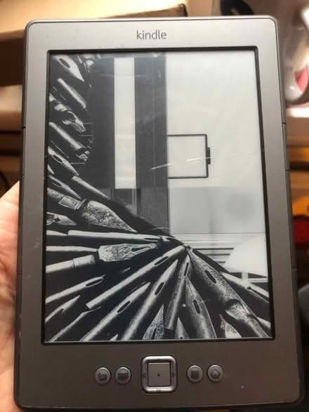 Photo of free Kindle, cracked screen (Kirkstall LS5) #1