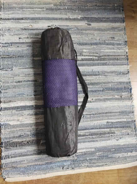 Photo of free Yoga mat in carrier (G82 Dumbarton) #1