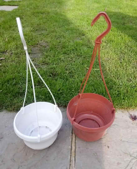 Photo of free Hanging plant pots (Horsham, near Bennetts Field) #1