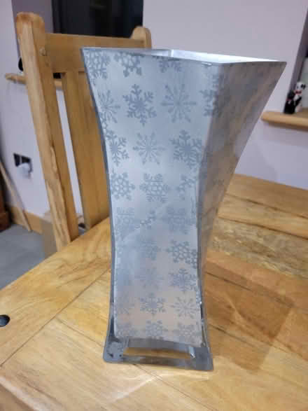 Photo of free Glass vase with snowflake design (ST7 4L, Mow Cop) #1