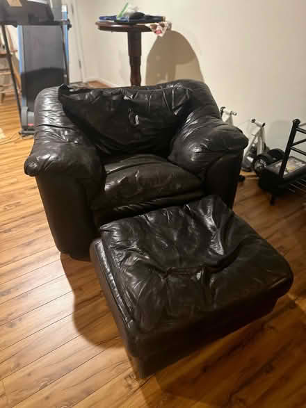 Photo of free 3 piece sofa set (Frederick 21703) #3