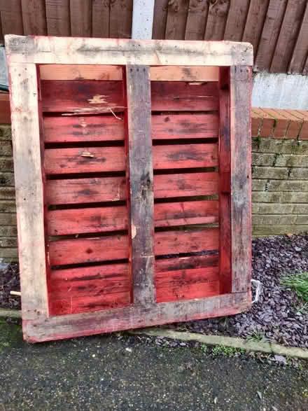 Photo of free Red pallet (Dartford DA2) #1