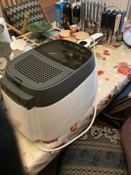 Photo of free Delonghi Deep Fryer (Aldrington BN3) #1