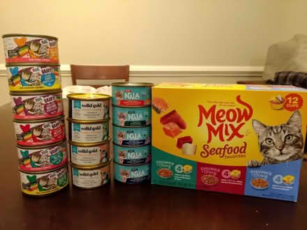 Photo of free Wet Cat Food (N. Lakeside in Henrico) #1