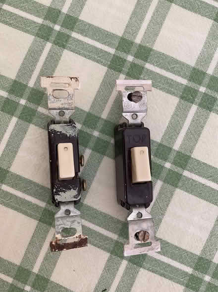 Photo of free Light switches (Burnhamthorpe and Tomken) #1