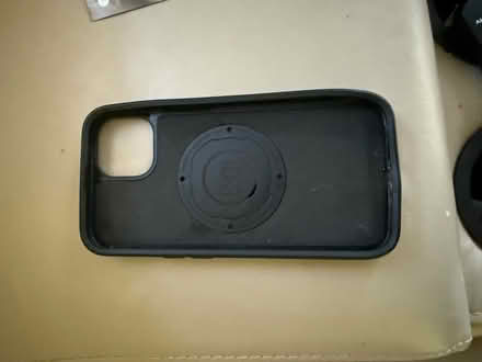 Photo of free iPhone 13 Quad Lock case (Sunrise) #2