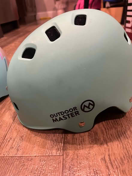 Photo of free Woman’s helmets and gear (Ventura) #1