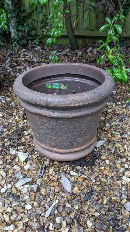 Photo of free Medium size plastic pot (Finchampstead RG40) #1