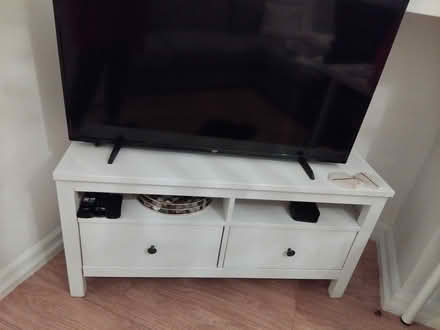 Photo of free White tv stand/unit with drawers (SG12) #1