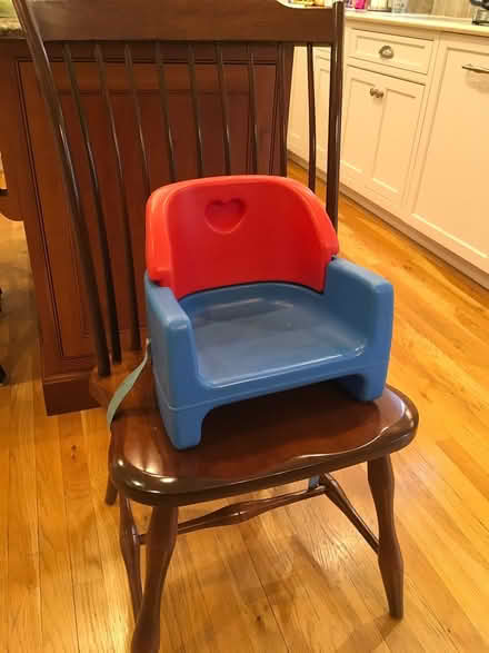 Photo of free Toddler booster seat (Gladstone) #2