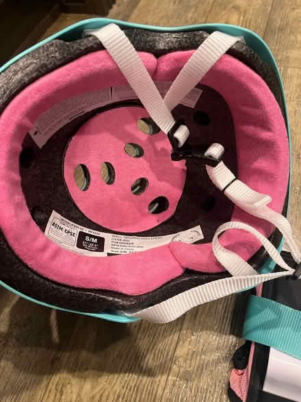 Photo of free Woman’s helmets and gear (Ventura) #4