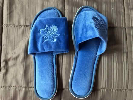 Photo of free Deer foam women’s slippers (East Palo Alto) #3