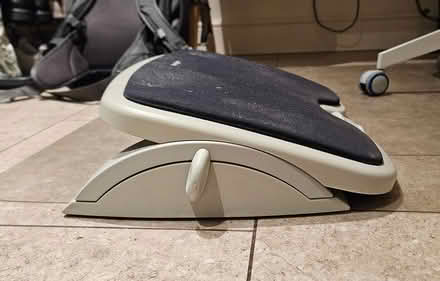 Photo of free Kensington foot rest (Ware SG12) #1