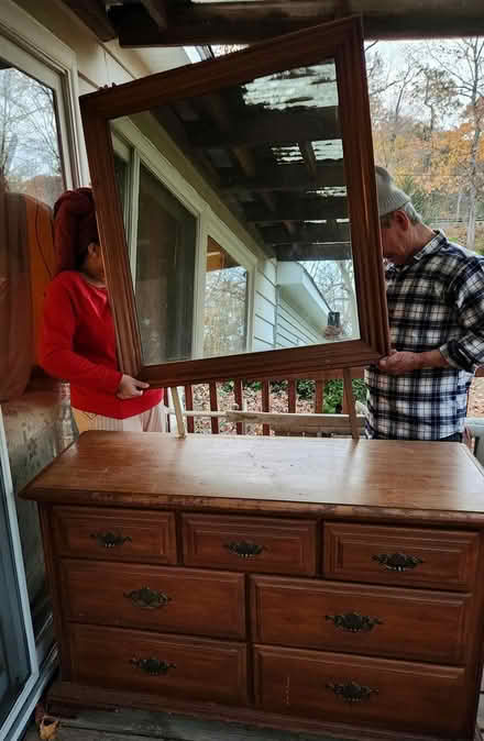 Photo of free Dresser with mirror (Between Elgin and St Charles) #3