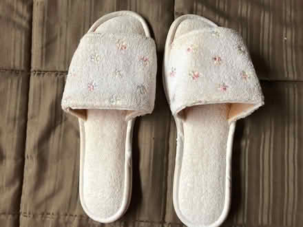 Photo of free Deer foam women’s slippers (East Palo Alto) #2