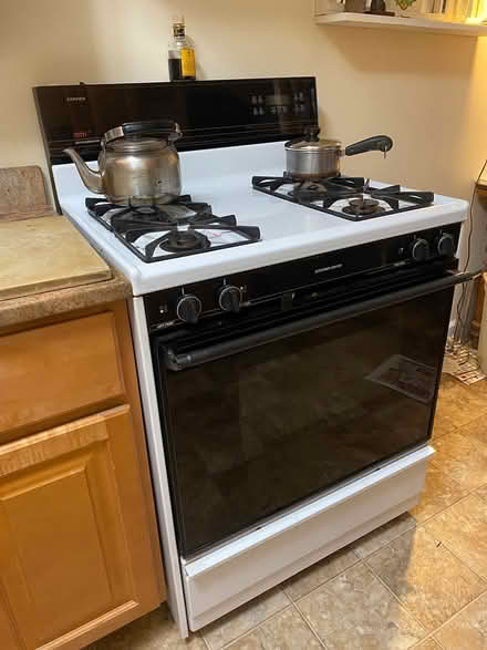 Photo of free Kitchen stove (Bergenfield) #1