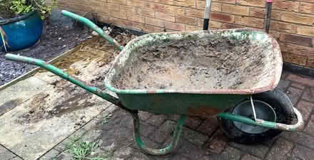 Photo of wheelbarrow (North Hinksey OX2) #1