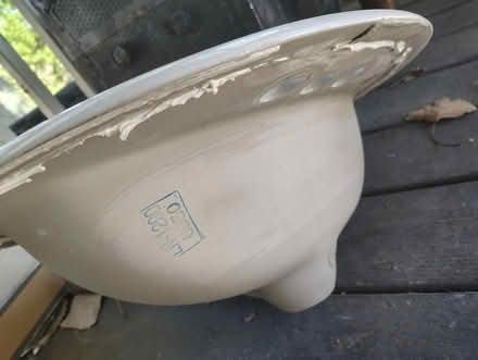 Photo of free Ceramic bathroom sink (76040) #1