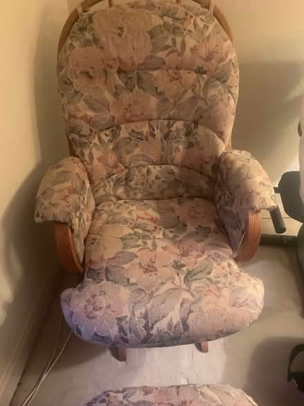 Photo of free Glider chair with ottoman (Saratoga) #1