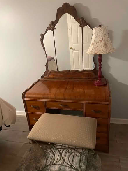 Photo of free Vanity desk (Front Royal) #1