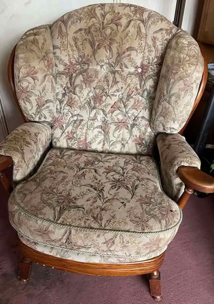 Photo of free Cottage settee and matching chair (Hill CV23) #2