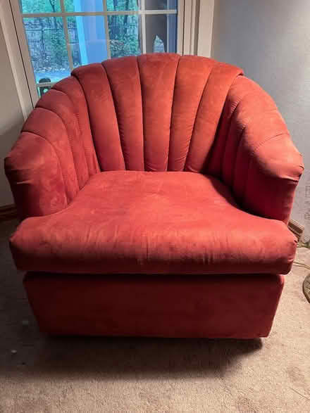 Photo of free Red swivel chair (8 Mile & Meadowbrook) #1