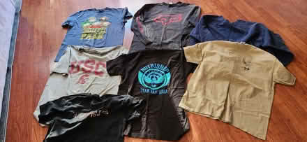 Photo of free men's size L tshirts & a sweatshirt (94587) #1