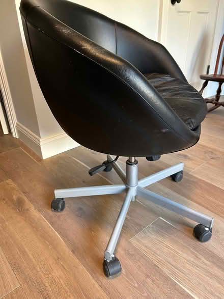 Photo of free Desk chair (near Court & Bergen Sts, 11201) #1