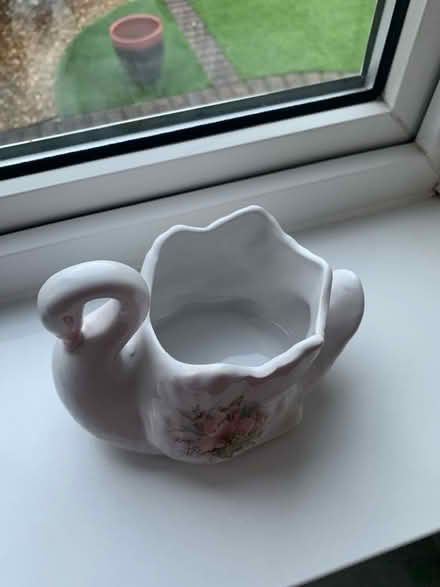 Photo of free Swan decorative holder (Lunts Heath WA8) #2