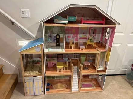 Photo of free Kid Kraft doll house (Near 170 and Ladue Rd.) #1