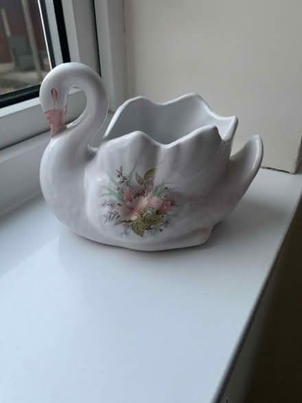 Photo of free Swan decorative holder (Lunts Heath WA8) #1