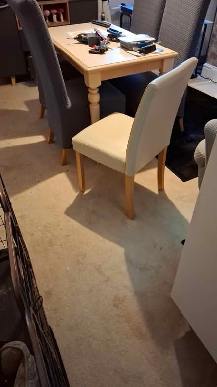 Photo of free Dining table and 4 chairs (LE10) #4