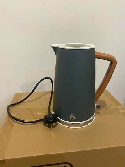 Photo of free Swan Kettle - Slate Grey (Tadworth) #1