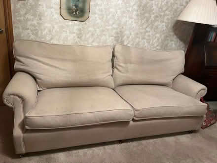 Photo of free Settee (Mancot CH5) #1