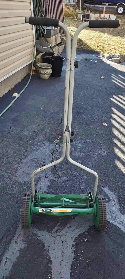 Photo of free Push mower (Everett) #1