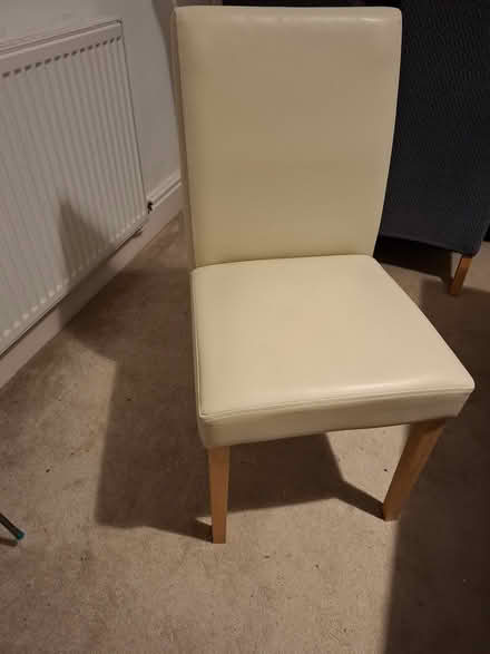 Photo of free Dining table and 4 chairs (LE10) #3